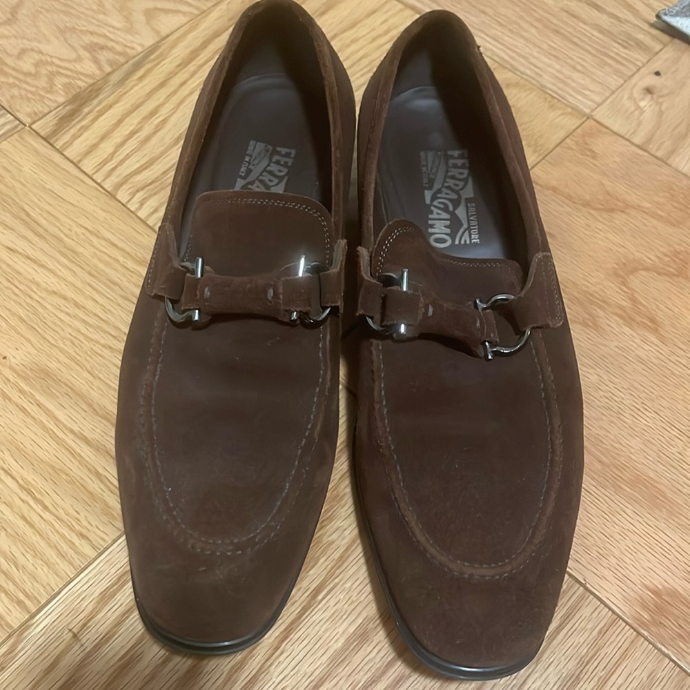 Ferragamo brown suede shoes in great conditions barely worn.